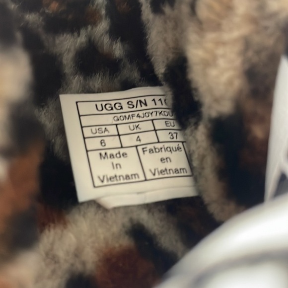 UGG Fluff Yeah Leopard Slippers - Picture 7 of 9